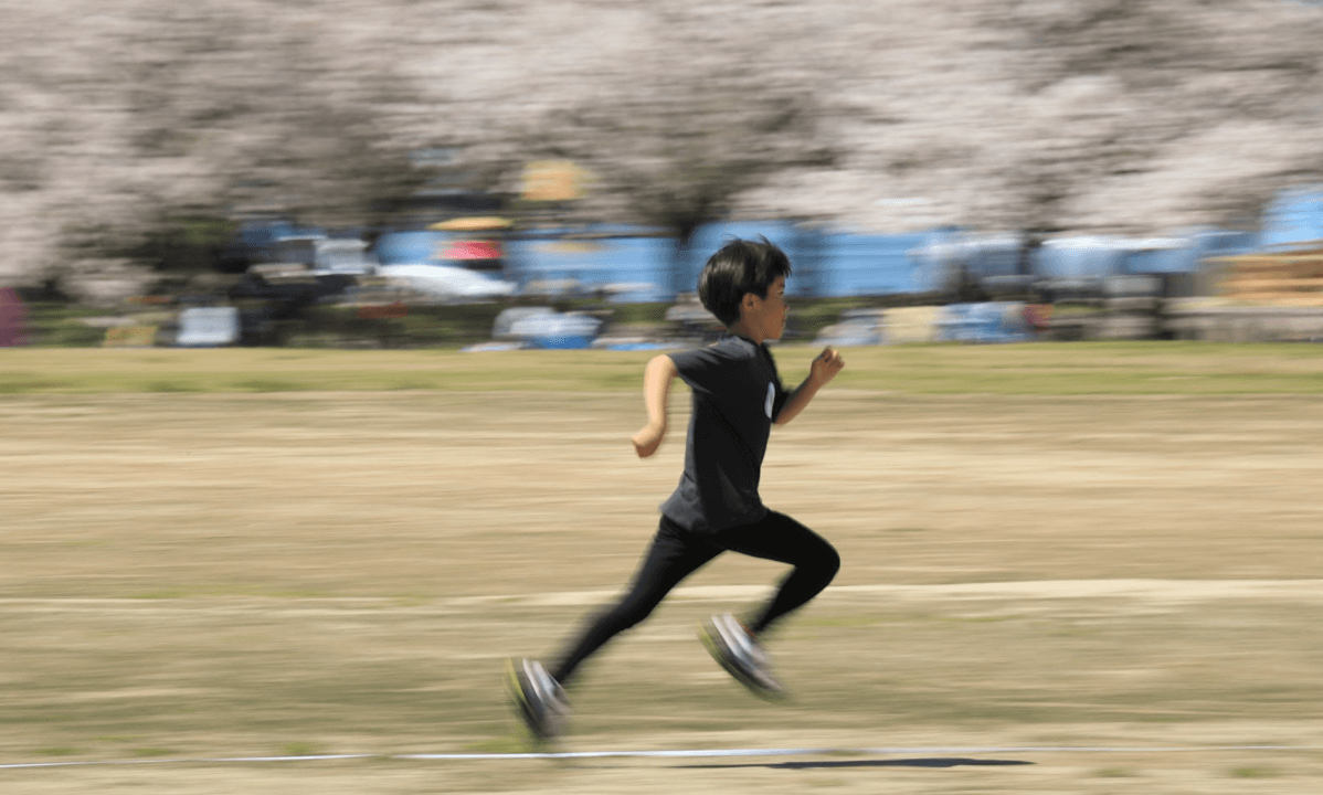 大阪府吹田市にある万博公園でかけっこ教室！早く走るための基礎！｜走り方、かけっこ教室|関西(大阪・神戸・京都・奈良・和歌山)トータルスポーツ